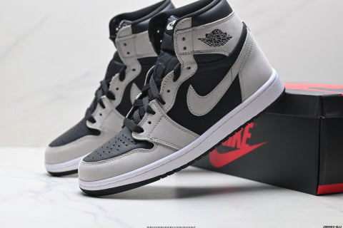 Nike Air Jordan 1 Retro high-top sneakers Comfortable, versatile, breathable, and non-slip basketball shoes.