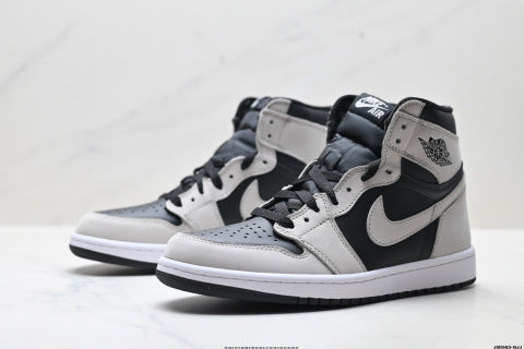 Nike Air Jordan 1 Retro high-top sneakers Comfortable, versatile, breathable, and non-slip basketball shoes.