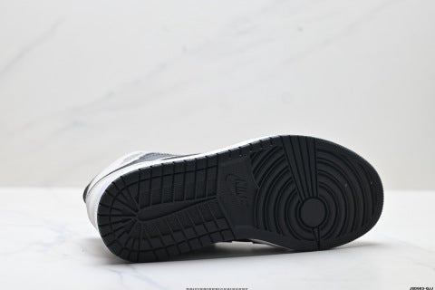 Nike Air Jordan 1 Retro high-top sneakers Comfortable, versatile, breathable, and non-slip basketball shoes.