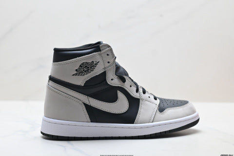 Nike Air Jordan 1 Retro high-top sneakers Comfortable, versatile, breathable, and non-slip basketball shoes.
