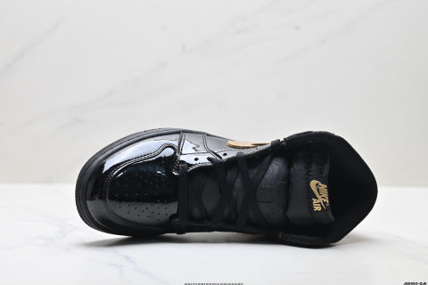 Nike Air Jordan 1 Retro Basketball Shoes Comfortable and versatile non-slip high-top skate shoes