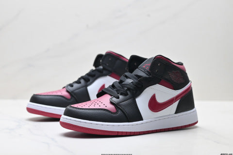 Nike Air Jordan 1 Retro Sports Shoes Non-slip, wear-resistant mid-top skate shoes