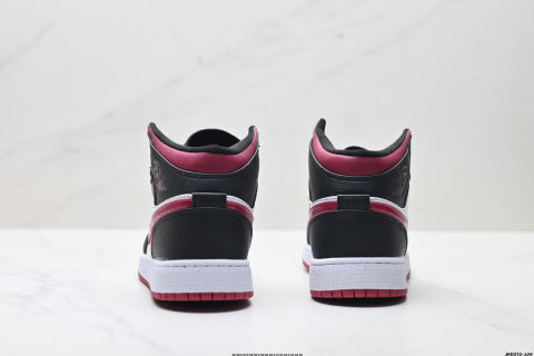 Nike Air Jordan 1 Retro Sports Shoes Non-slip, wear-resistant mid-top skate shoes