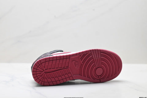 Nike Air Jordan 1 Retro Sports Shoes Non-slip, wear-resistant mid-top skate shoes