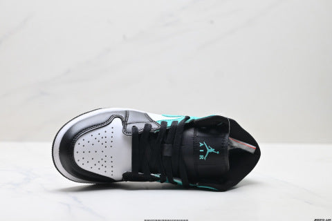 Nike Air Jordan 1 Retro sneakers Versatile, non-slip, and durable basketball shoes for men and women.