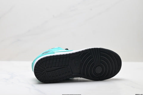 Nike Air Jordan 1 Retro sneakers Versatile, non-slip, and durable basketball shoes for men and women.