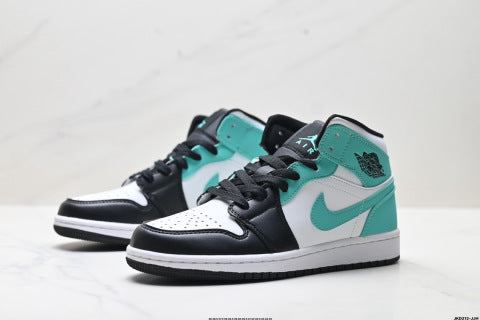 Nike Air Jordan 1 Retro sneakers Versatile, non-slip, and durable basketball shoes for men and women.