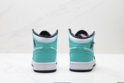 Nike Air Jordan 1 Retro sneakers Versatile, non-slip, and durable basketball shoes for men and women.