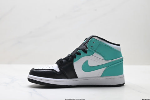Nike Air Jordan 1 Retro sneakers Versatile, non-slip, and durable basketball shoes for men and women.