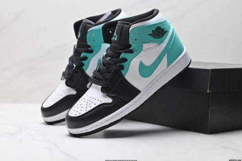 Nike Air Jordan 1 Retro sneakers Versatile, non-slip, and durable basketball shoes for men and women.