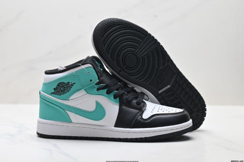 Nike Air Jordan 1 Retro sneakers Versatile, non-slip, and durable basketball shoes for men and women.