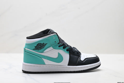 Nike Air Jordan 1 Retro sneakers Versatile, non-slip, and durable basketball shoes for men and women.