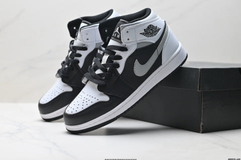 Nike Air Jordan 1 Retro basketball shoes Comfortable and Versatile Mid-Top Skate Shoes