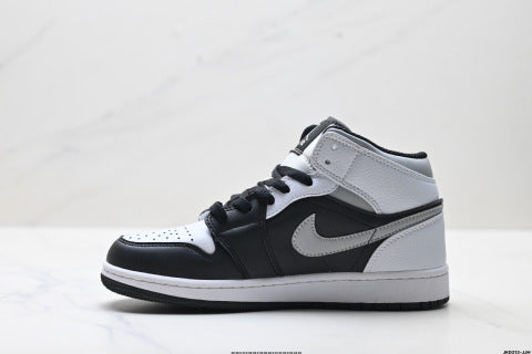 Nike Air Jordan 1 Retro basketball shoes Comfortable and Versatile Mid-Top Skate Shoes