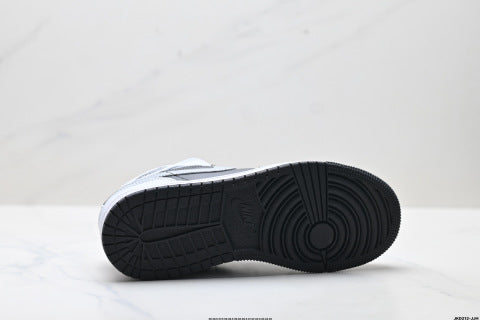 Nike Air Jordan 1 Retro basketball shoes Comfortable and Versatile Mid-Top Skate Shoes