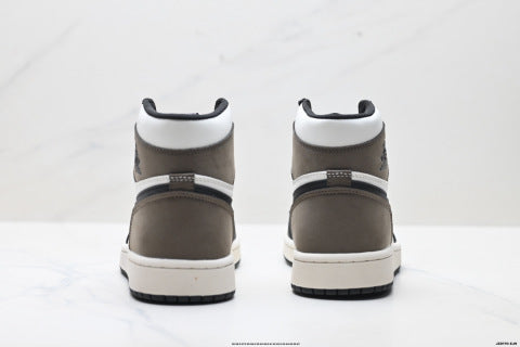 Nike Air Jordan 1 Retro Mid-Top Skate Shoes Non-slip basketball shoes for men and women