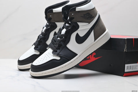Nike Air Jordan 1 Retro Mid-Top Skate Shoes Non-slip basketball shoes for men and women