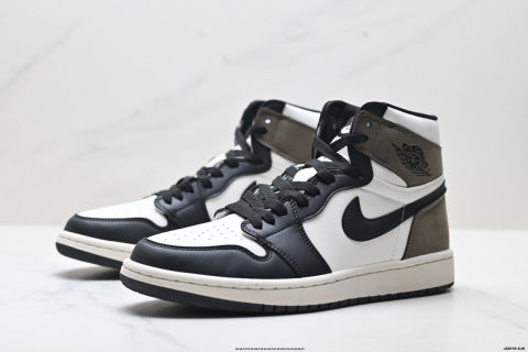 Nike Air Jordan 1 Retro Mid-Top Skate Shoes Non-slip basketball shoes for men and women
