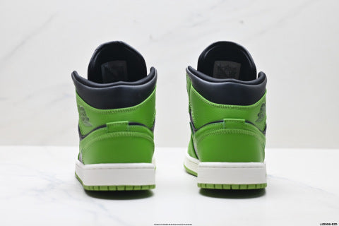 Nike Air Jordan 1 Retro Mid-top skate shoes Non-slip, wear-resistant sports shoes