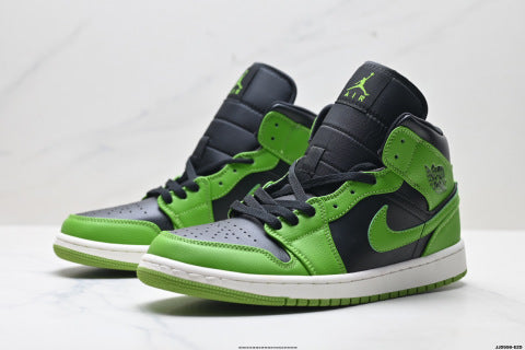 Nike Air Jordan 1 Retro Mid-top skate shoes Non-slip, wear-resistant sports shoes