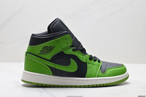 Nike Air Jordan 1 Retro Mid-top skate shoes Non-slip, wear-resistant sports shoes
