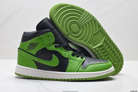 Nike Air Jordan 1 Retro Mid-top skate shoes Non-slip, wear-resistant sports shoes