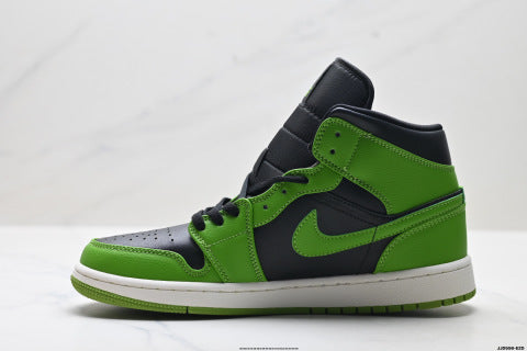 Nike Air Jordan 1 Retro Mid-top skate shoes Non-slip, wear-resistant sports shoes