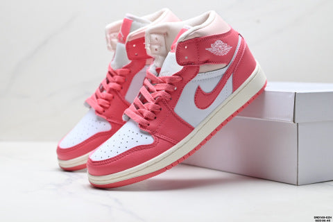 Nike Air Jordan 1 Retro Mid-top skate shoes Versatile Casual Sports Shoes for Men and Women