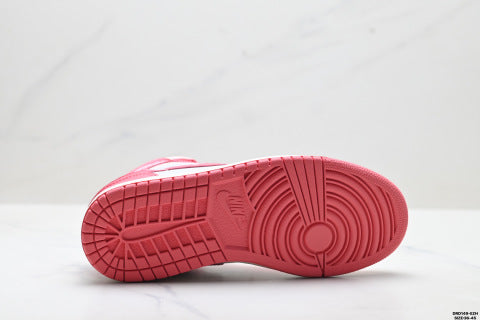 Nike Air Jordan 1 Retro Mid-top skate shoes Versatile Casual Sports Shoes for Men and Women