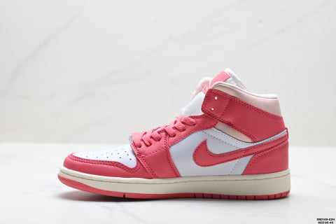 Nike Air Jordan 1 Retro Mid-top skate shoes Versatile Casual Sports Shoes for Men and Women