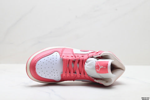 Nike Air Jordan 1 Retro Mid-top skate shoes Versatile Casual Sports Shoes for Men and Women