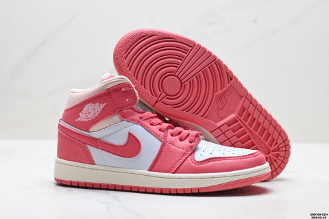 Nike Air Jordan 1 Retro Mid-top skate shoes Versatile Casual Sports Shoes for Men and Women