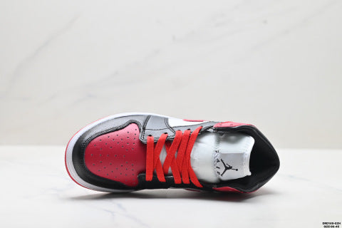 Nike Air Jordan 1 Retro Sports Shoes Comfortable and Versatile Mid-Top Skate Shoes