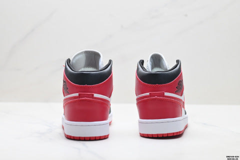 Nike Air Jordan 1 Retro Sports Shoes Comfortable and Versatile Mid-Top Skate Shoes