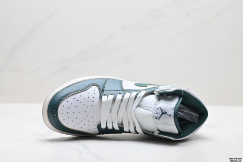 Nike Air Jordan 1 Retro Mid-top skate shoes Non-slip, versatile casual sports shoes