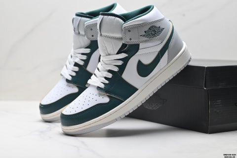 Nike Air Jordan 1 Retro Mid-top skate shoes Non-slip, versatile casual sports shoes