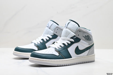 Nike Air Jordan 1 Retro Mid-top skate shoes Non-slip, versatile casual sports shoes