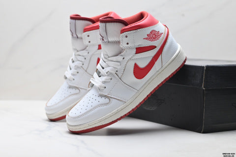 Nike Air Jordan 1 Retro sports shoes Unisex versatile mid-top sneakers