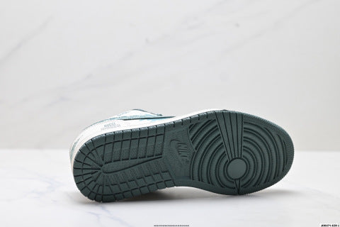 Nike Air Jordan 1 Low-top skate shoes Non-slip basketball shoes for men and women