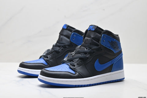 Nike Air Jordan 1 Retro High-top skate shoes Comfortable and casual sneakers