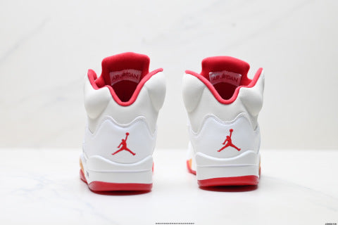 Nike Air Jordan 5 Retro basketball shoes Breathable and cushioned athletic shoes