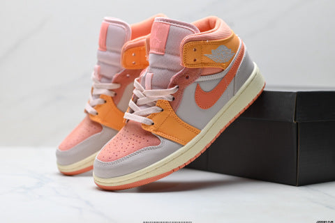Nike Air Jordan 1 Retro basketball shoes Casual sneakers for men and women